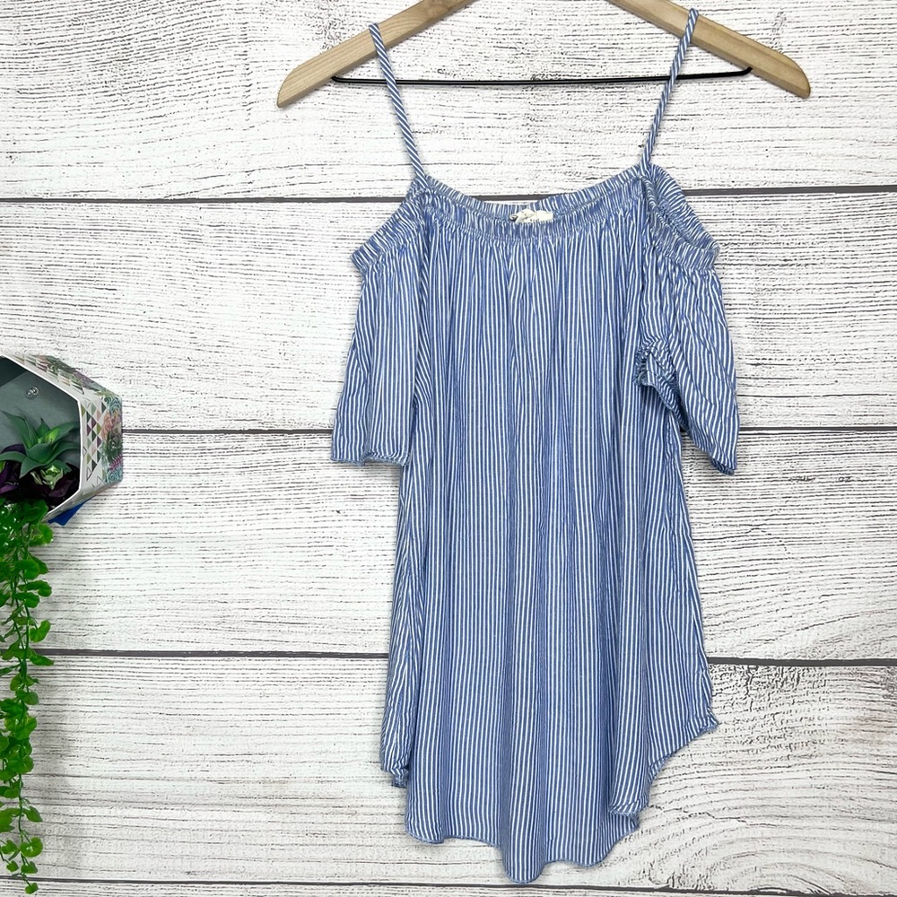 Moon Kiss Blue & White Striped Off the Shoulder Top Size Small Cold Shoulder